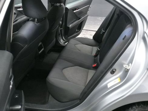 Used 2018 Toyota Camry LE image 14