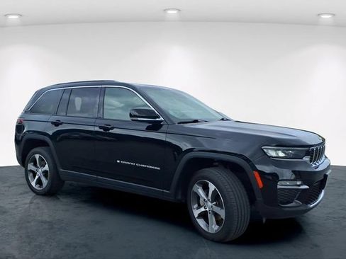 Used 2024 Jeep Grand Cherokee Limited AWD/4WD image 5