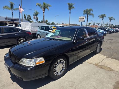 Used 2006 Lincoln Town Car Designer Series RWD image 4