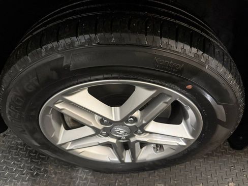 Used 2023 Hyundai Kona SE image 17