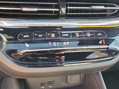 Certified 2025 Buick Envista Preferred FWD image 16