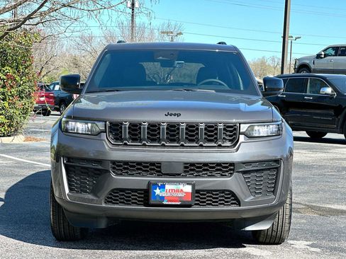 New 2026 Jeep Grand Cherokee Altitude AWD/4WD image 10