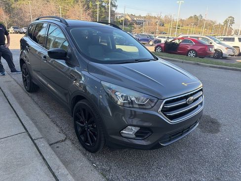 Used 2019 Ford Escape SE image 4