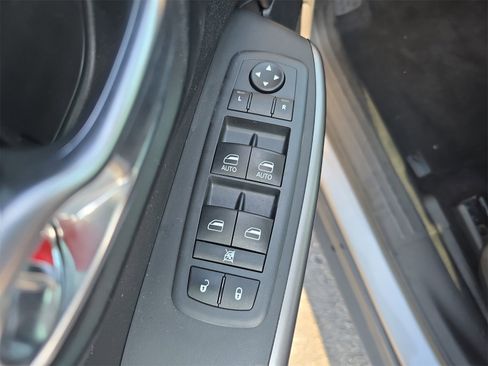 Used 2021 Jeep Cherokee Latitude Plus image 14