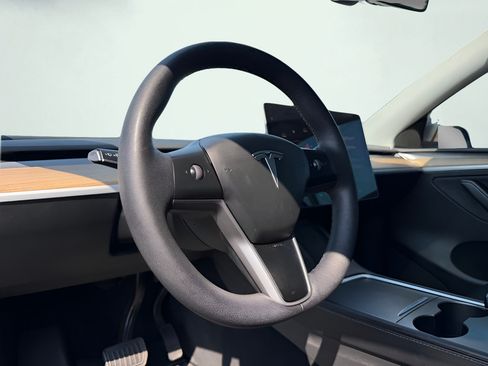 Used 2024 Tesla Model Y Long Range AWD/4WD image 51
