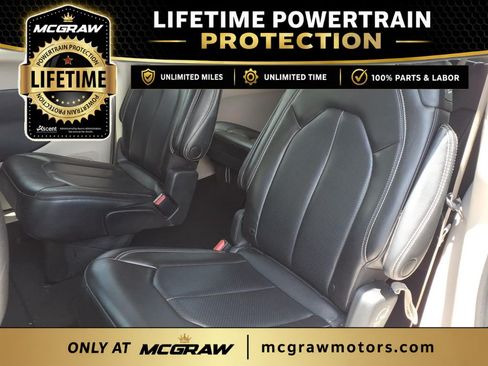 Used 2023 Chrysler Pacifica Touring-L FWD image 14