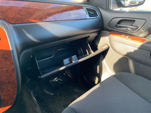 Used 2013 Chevrolet Avalanche LS image 27