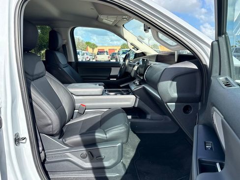 Certified 2025 Ford Expedition Active RWD image 9