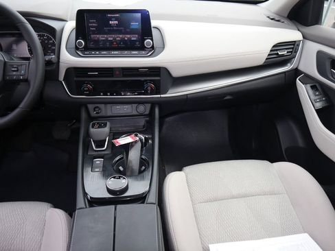 Certified 2025 Nissan Rogue SV AWD/4WD image 16