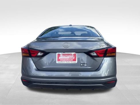 Used 2024 Nissan Altima 2.5 SV FWD image 10