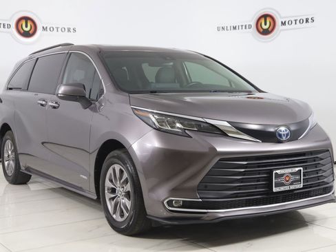 Used 2021 Toyota Sienna XLE FWD image 21