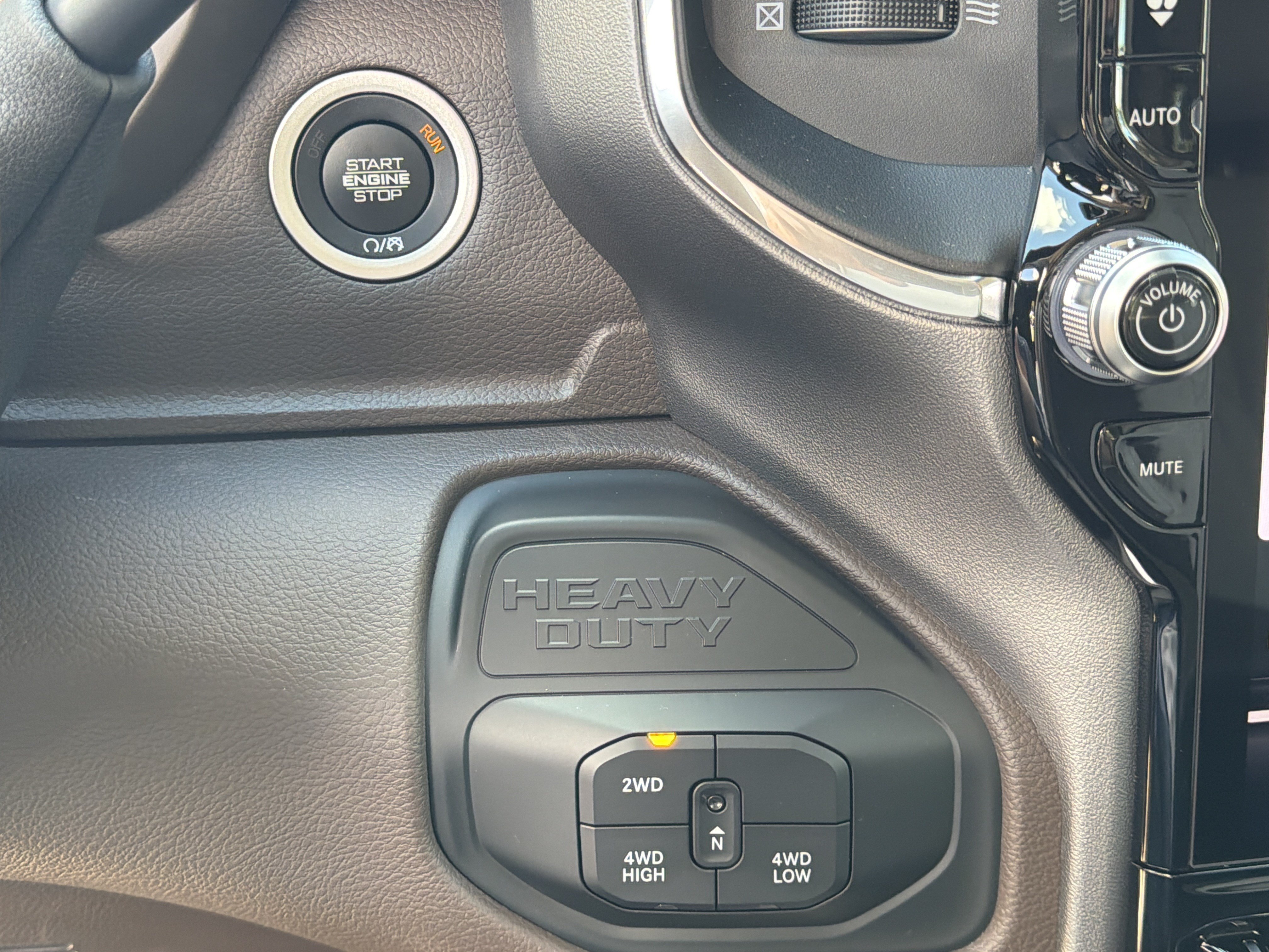 Used 2026 RAM 2500 Laramie AWD/4WD image 32