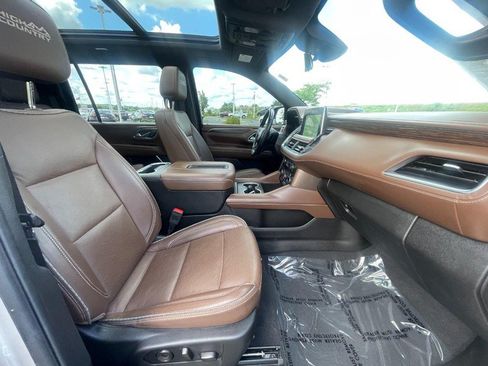 Used 2023 Chevrolet Suburban High Country AWD/4WD image 10