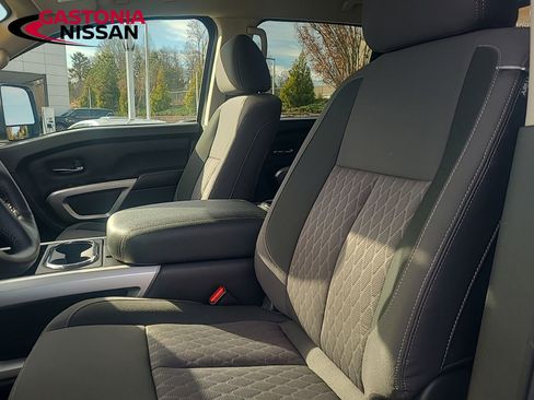 Used 2024 Nissan Titan SV w/ SV Convenience Package image 36