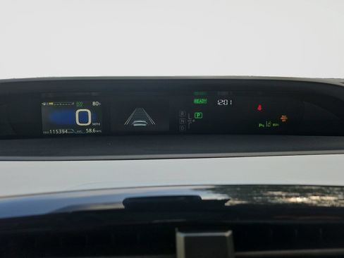 Used 2020 Toyota Prius XLE FWD image 24
