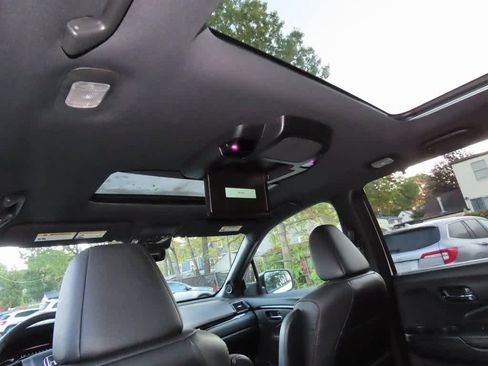 Certified 2022 Honda Pilot Black Edition image 17