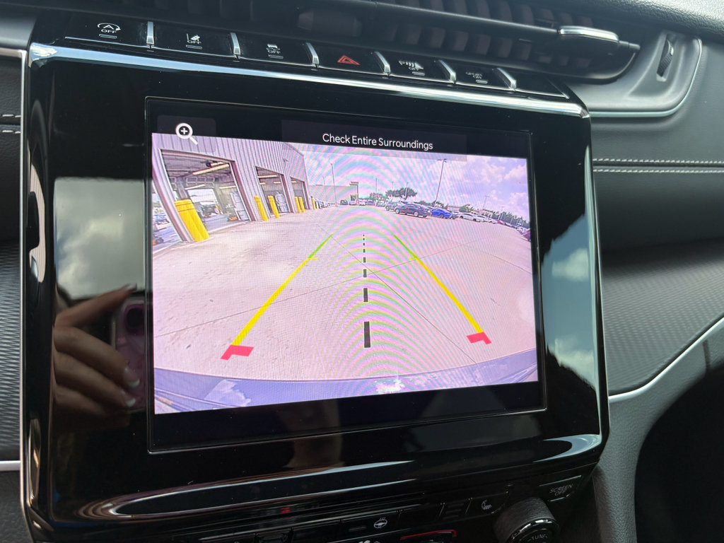 Used 2025 Jeep Grand Cherokee Altitude RWD image 17