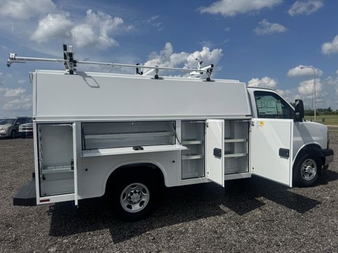 New 2025 Chevrolet Express 3500 w/ Power Convenience Package image 8