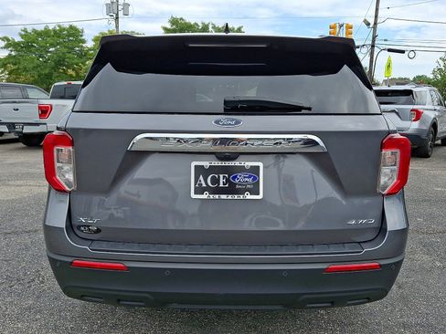 Used 2023 Ford Explorer XLT AWD/4WD image 4