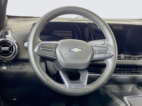 Used 2025 Chevrolet Equinox LT image 18