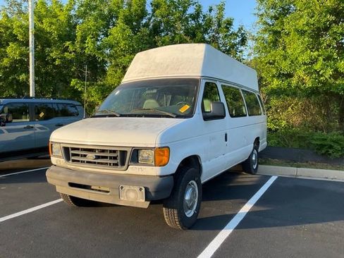 Used 2004 Ford E-350 and Econoline 350 Extended Super Duty RWD image 10