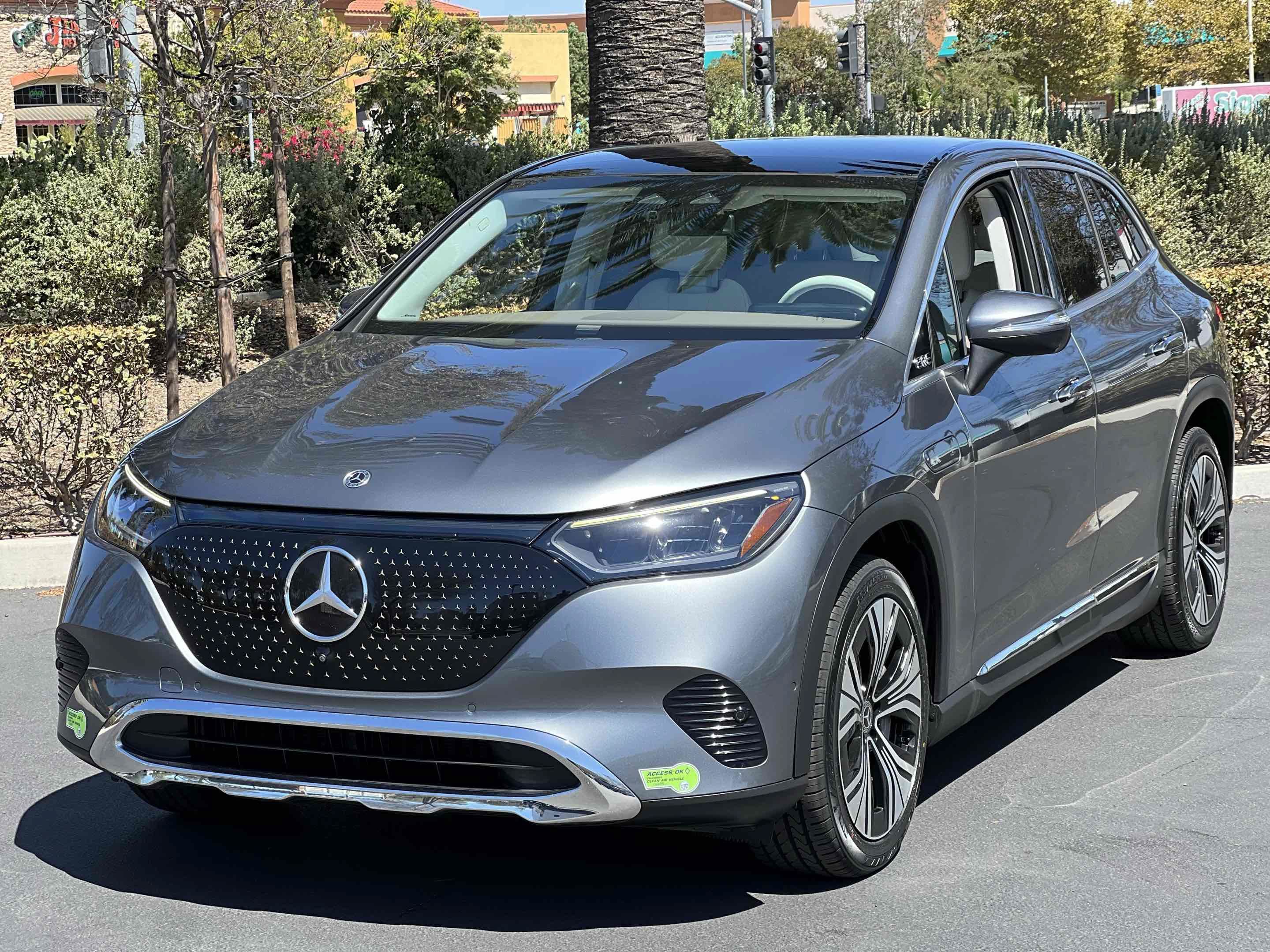 Used 2023 Mercedes-Benz EQE 350+ SUV w/ Exclusive Trim Package image 23
