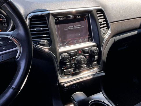 Used 2018 Jeep Grand Cherokee Altitude AWD/4WD image 18