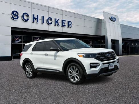Used 2022 Ford Explorer XLT w/ Equipment Group 202A AWD/4WD image 1