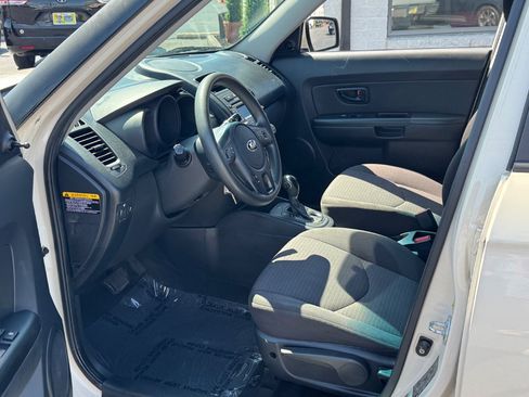Used 2013 Kia Soul FWD image 12