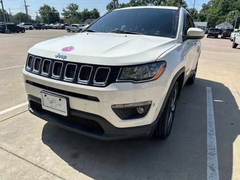 Used 2017 Jeep Compass Latitude w/ Popular Equipment Group FWD image 4