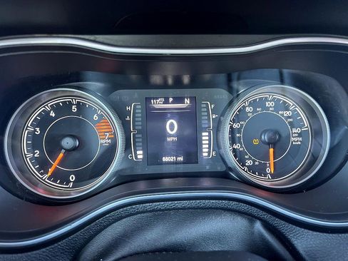 Used 2019 Jeep Cherokee Latitude Plus image 14