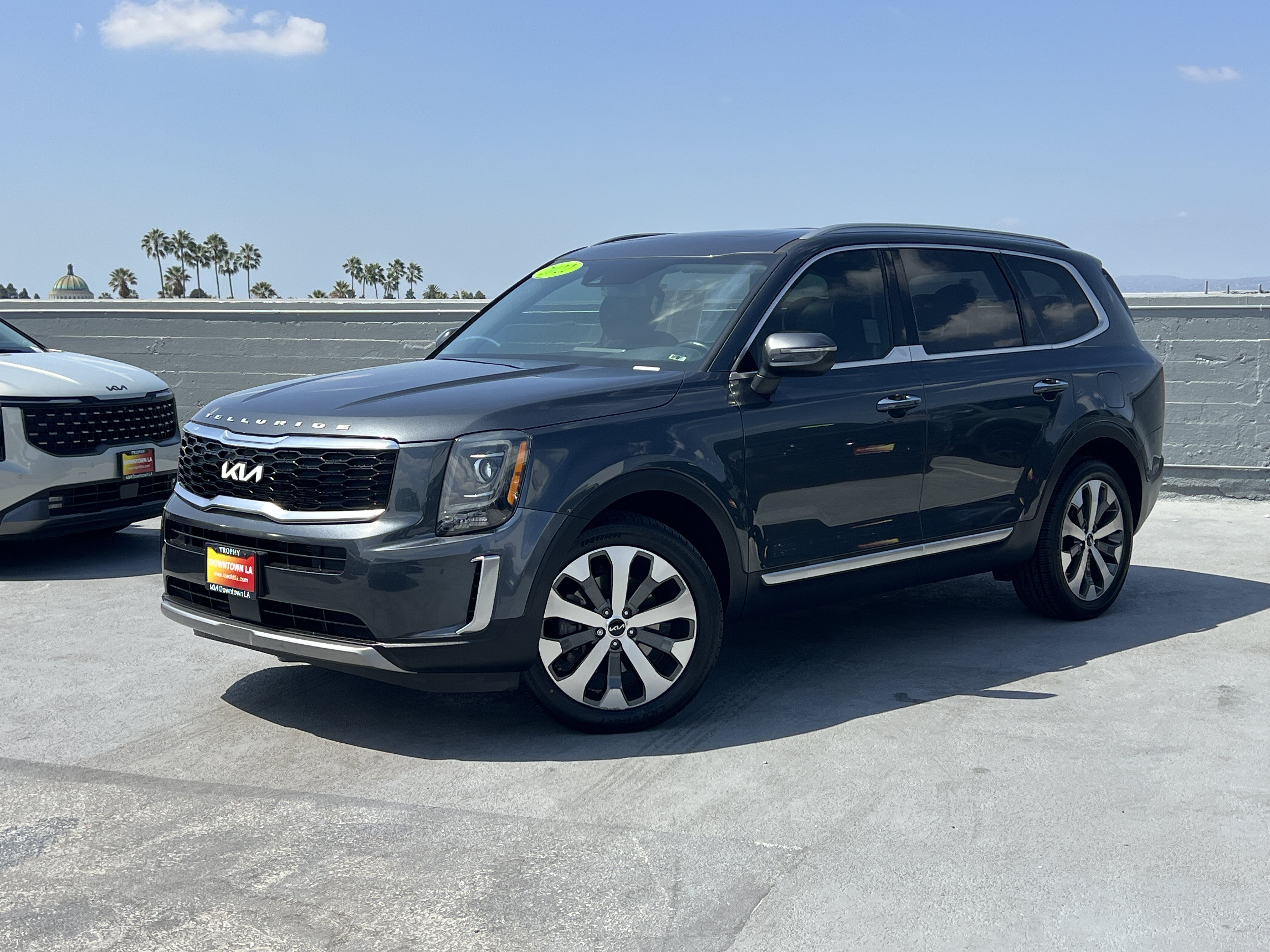 Used 2022 Kia Telluride S FWD image 2