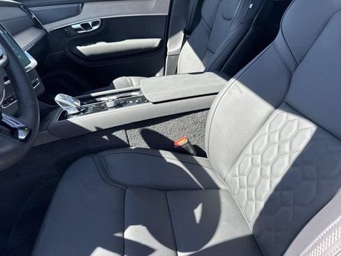 Used 2025 Volvo XC90 B6 Plus w/ Protection Package Premier AWD/4WD image 18