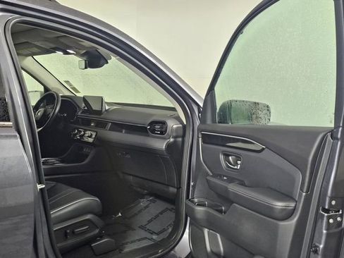 Used 2023 Honda Pilot Elite image 12