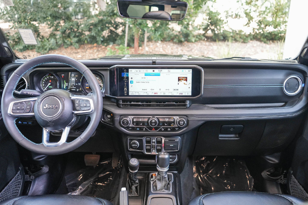 Used 2024 Jeep Wrangler High Altitude AWD/4WD image 10