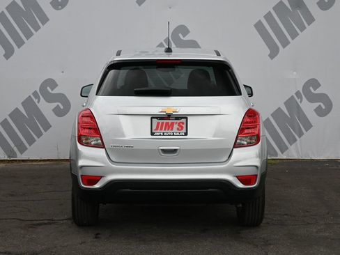 Used 2022 Chevrolet Trax LS w/ Tint and Cruise Package AWD/4WD image 5