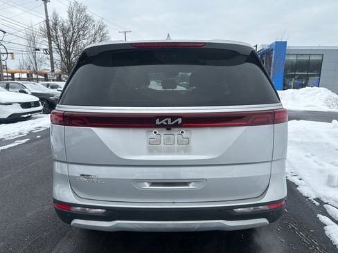 Used 2023 Kia Carnival LX image 3