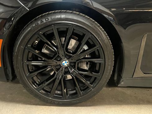 Used 2022 BMW 740i w/ M Sport Package image 48