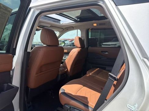 Used 2025 Nissan Pathfinder Platinum w/ Cargo Package AWD/4WD image 27
