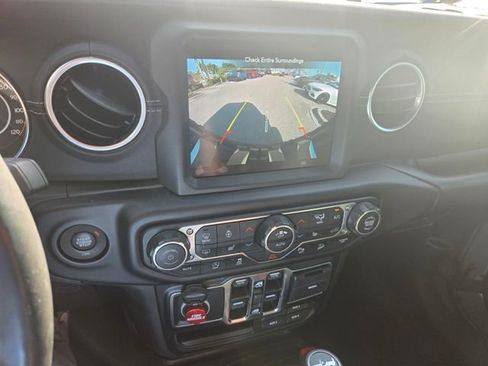 Used 2019 Jeep Wrangler Unlimited Sahara image 19