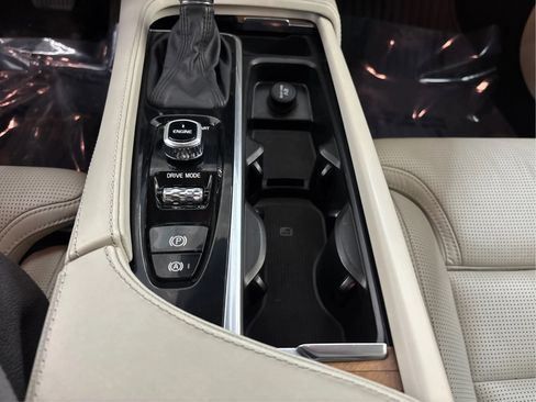 Used 2017 Volvo S90 T6 Inscription w/ Vision Package image 22