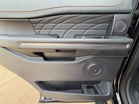 Used 2024 Ford Expedition Platinum RWD image 21