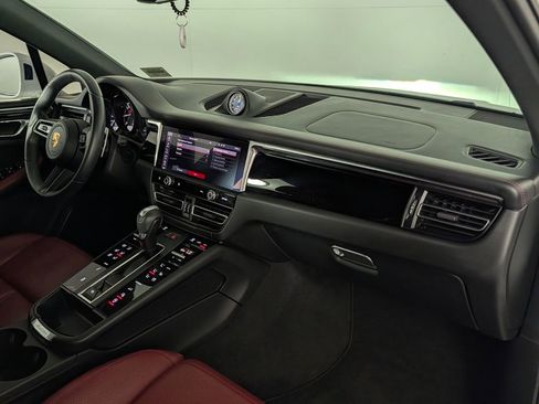 Certified 2023 Porsche Macan AWD/4WD image 19