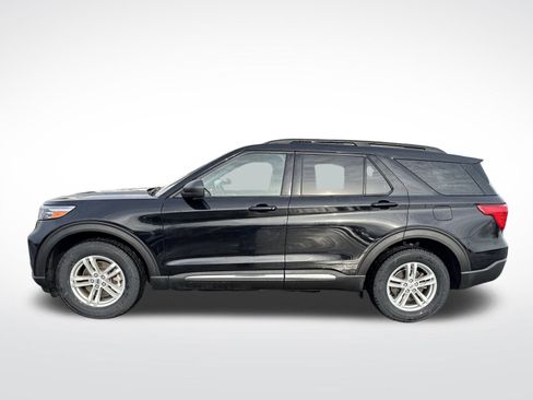 Certified 2022 Ford Explorer XLT w/ Equipment Group 202A image 16