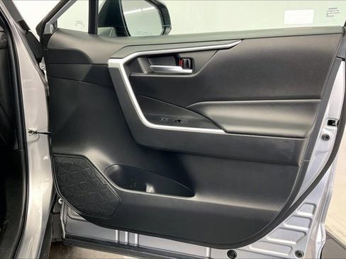 Used 2022 Toyota RAV4 XLE image 27