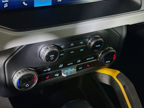 Used 2023 Ford Bronco Badlands image 24