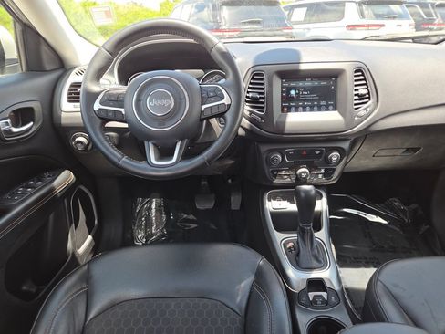 Used 2019 Jeep Compass Latitude w/ Cold Weather Group FWD image 26