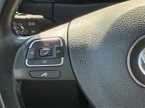 Used 2013 Volkswagen Tiguan S image 12