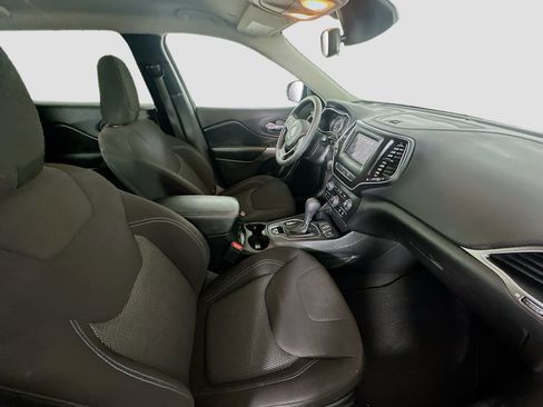 Used 2021 Jeep Cherokee Latitude FWD image 28