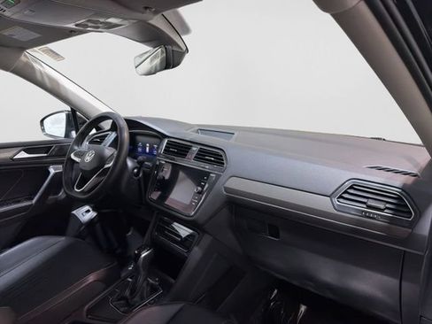 Certified 2022 Volkswagen Tiguan SE FWD image 34